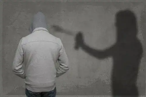 Czy na gaz pieprzowy trzeba mieć pozwolenie? Sprawdź, co musisz wiedzieć