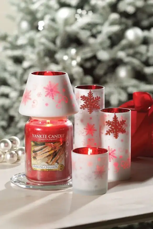 Najlepsze świeczki o zapachu świąt, które stworzą magiczną atmosferę