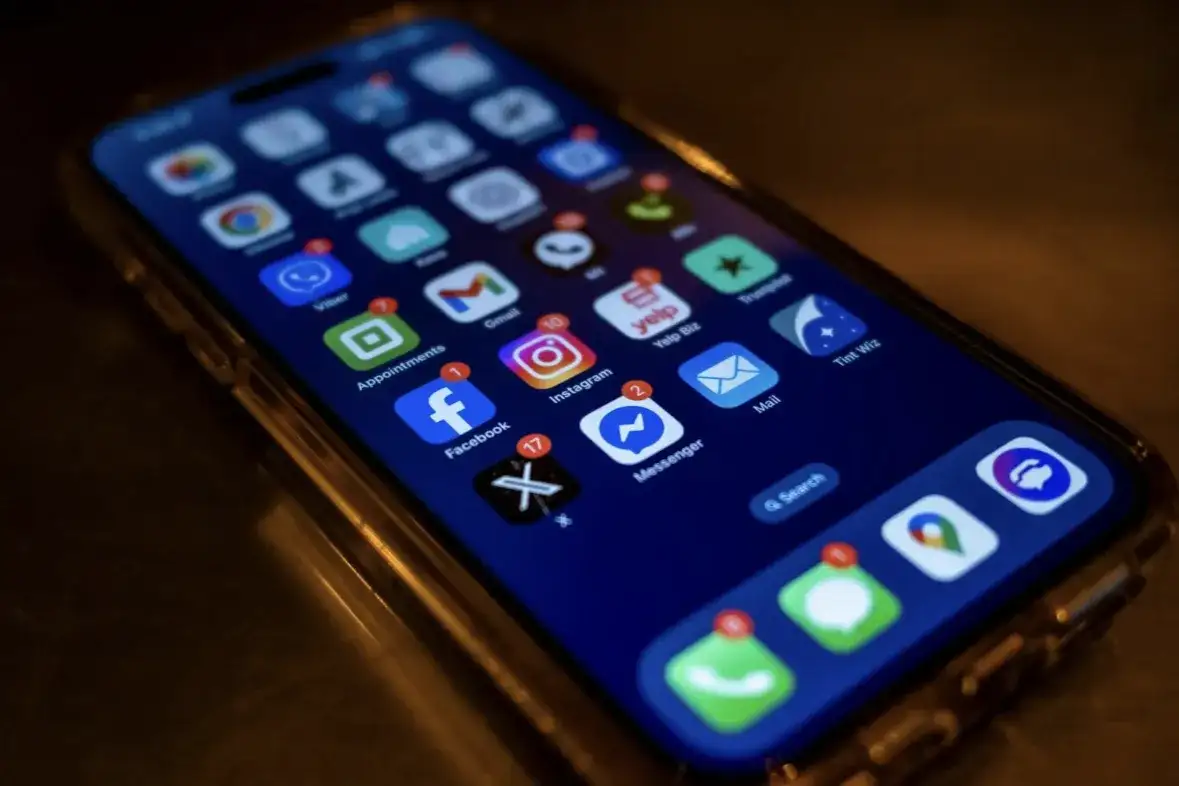 Poza powiadomieniami: Jak świadomie korzystać ze smartfona