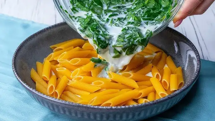 Prosty przepis na makaron penne ze szpinakiem – smaczny i szybki obiad dla każdego