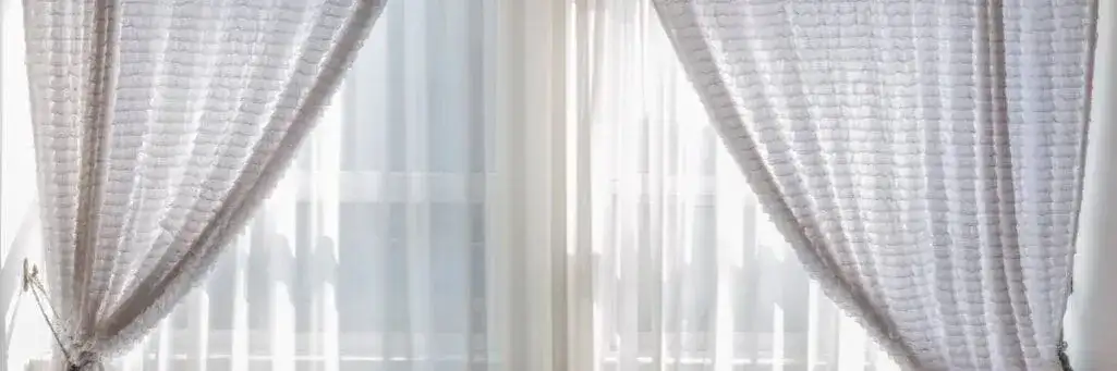 Jak prać firanki panelowe? Sprawdź, by uniknąć zniszczeń!