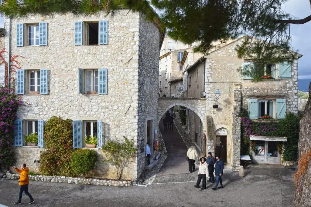 Okolice Nicei co warto zobaczyć: ukryte skarby i niezapomniane miejsca