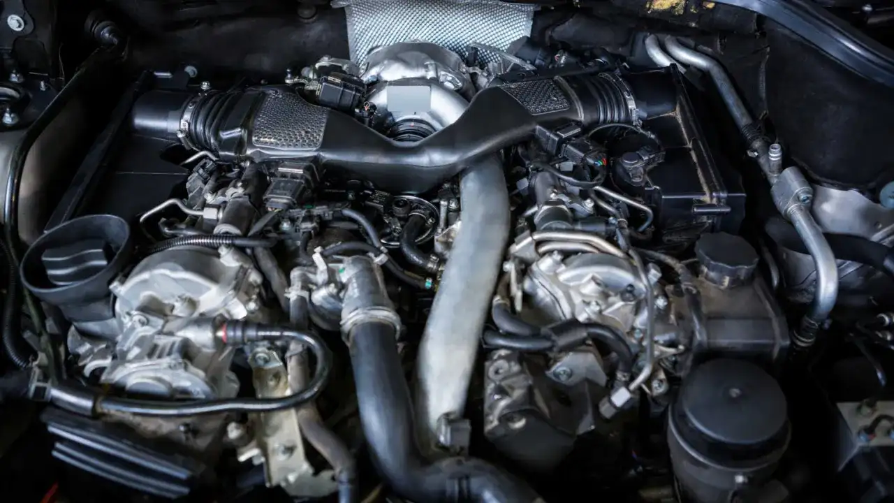 Ile kosztuje remont silnika? Odkryj, co wpływa na ceny naprawy