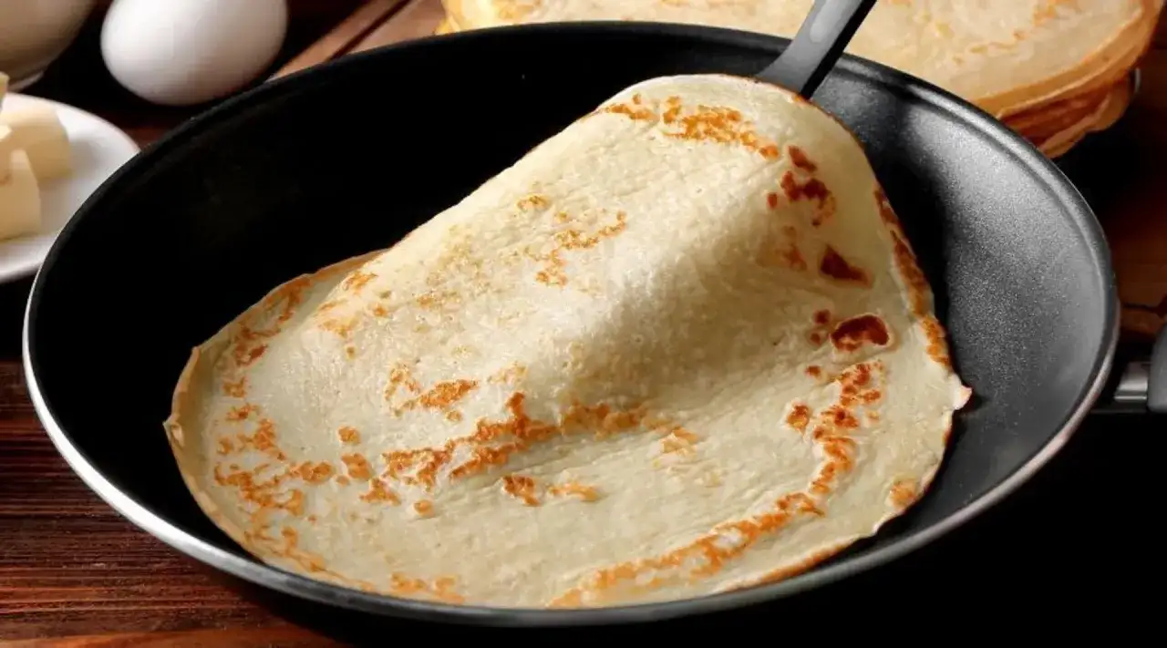 Dlaczego naleśnik przykleja się do patelni i jak temu zapobiec