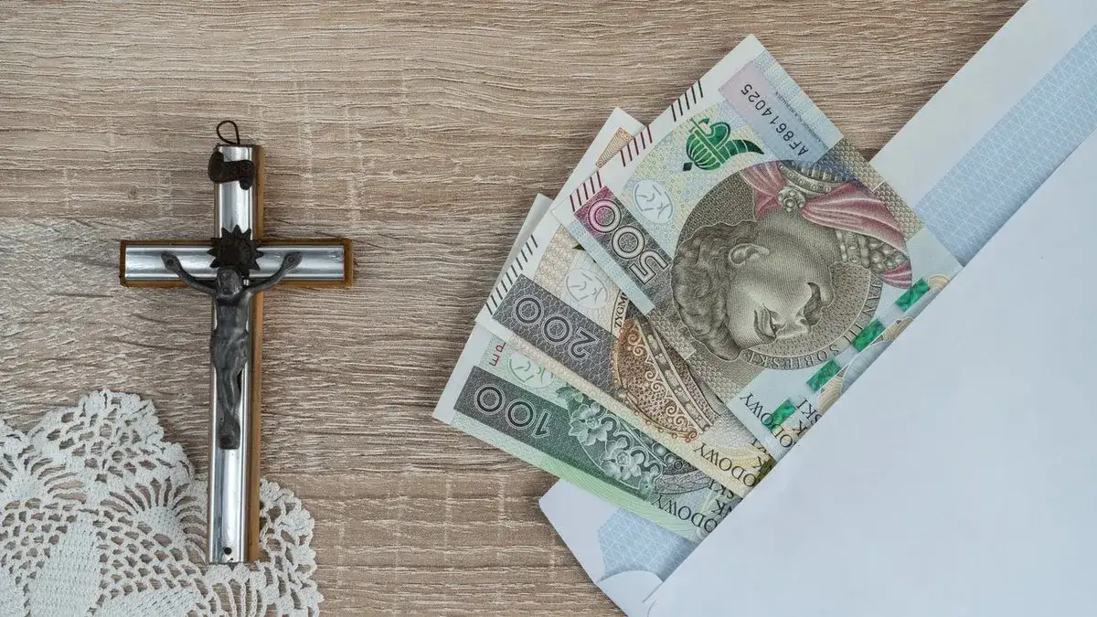 Ile dać na Komunię 2025? Sprawdź, by nie popełnić faux pas!