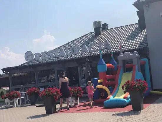 Jak poprawnie stosować wyrażenie fajnie dzięki w codziennej komunikacji