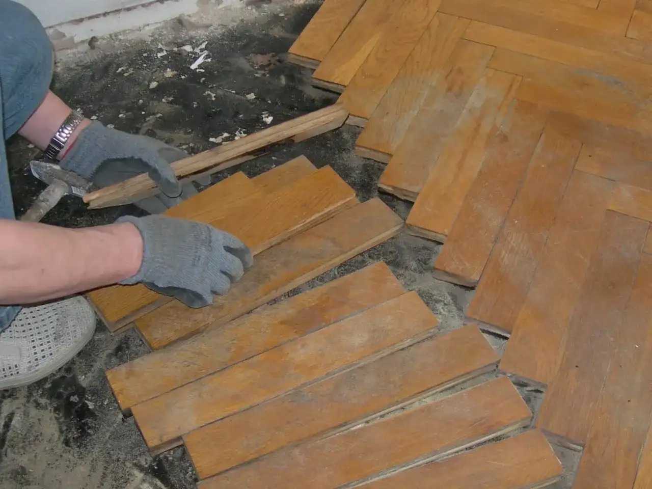 Panele winylowe: Głębokie rysy? Napraw samodzielnie i bez śladu!