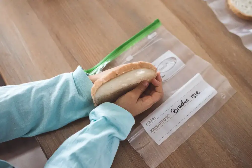 Eksperyment z chlebem: lekcja higieny dla dzieci krok po kroku