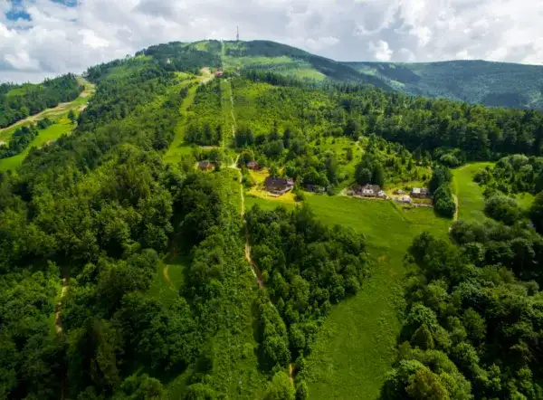 Skrzyczne: Który szlak wybrać? Przewodnik po trasach i widokach