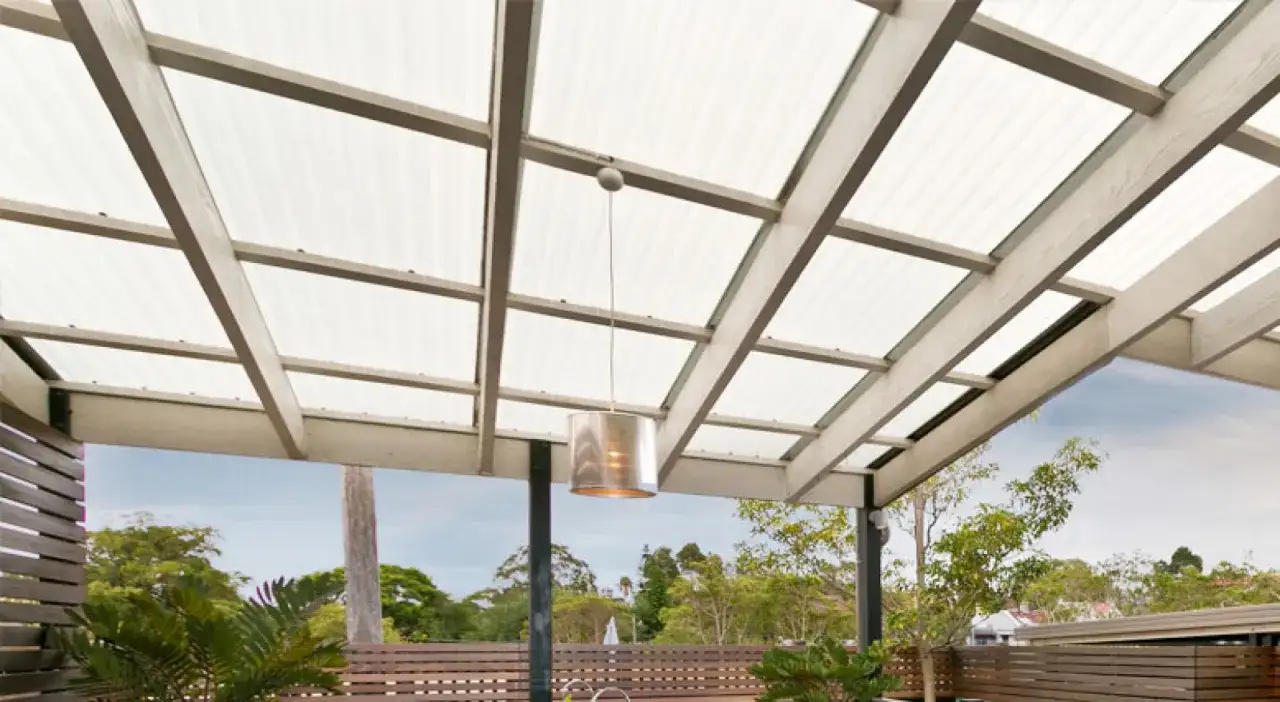 Poliwęglan czy PCV? Porównanie, które rozwieje Twoje wątpliwości