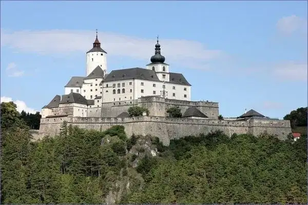 Zamek w Austrii: odkryj fascynującą historię i najpiękniejsze miejsca