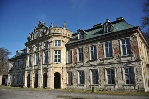 Pałac w Szczekocinach: Historia, architektura i plany renowacji