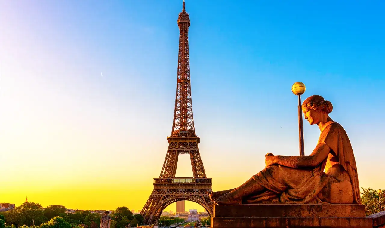 Nocleg w Paryżu: Jak znaleźć idealne miejsce i nie przepłacić?