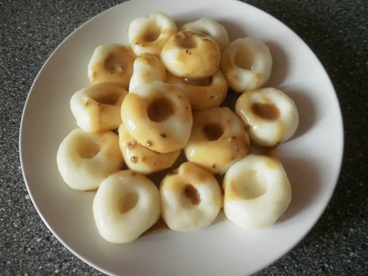 Jak zrobić kluski śląskie z dziurką - prosty przepis na pyszne danie