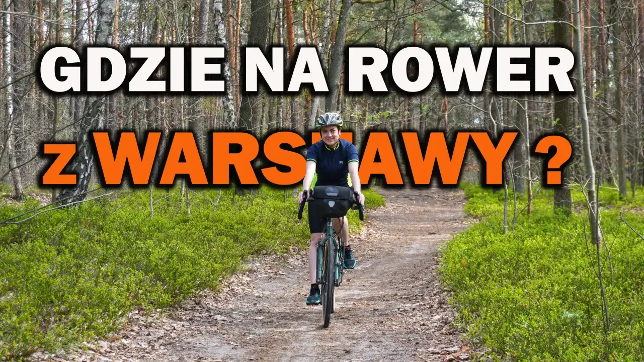 Kobieta na rowerze w lesie, szuka inspiracji na trasy rowerowe Polska.