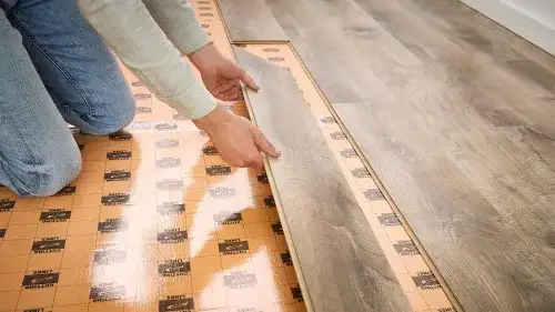 Jak zamontować panele podłogowe - uniknij najczęstszych błędów