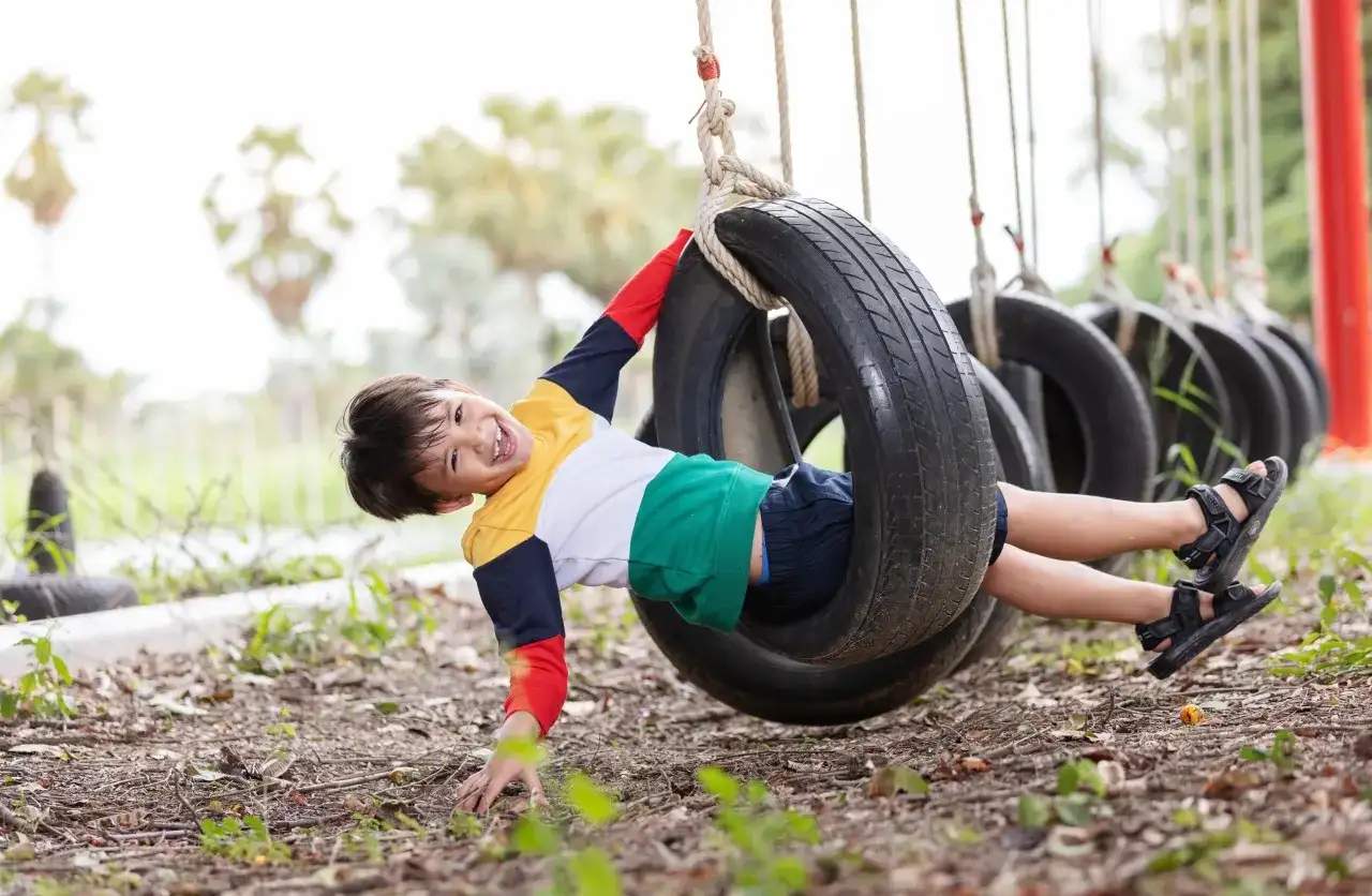 Jak zrobić huśtawkę z opony - proste kroki na bezpieczną zabawę