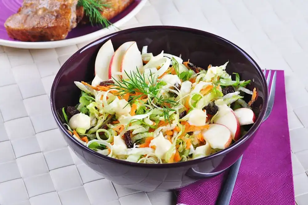 Jak zrobić surówkę z kapusty włoskiej, która zachwyci Twoich gości