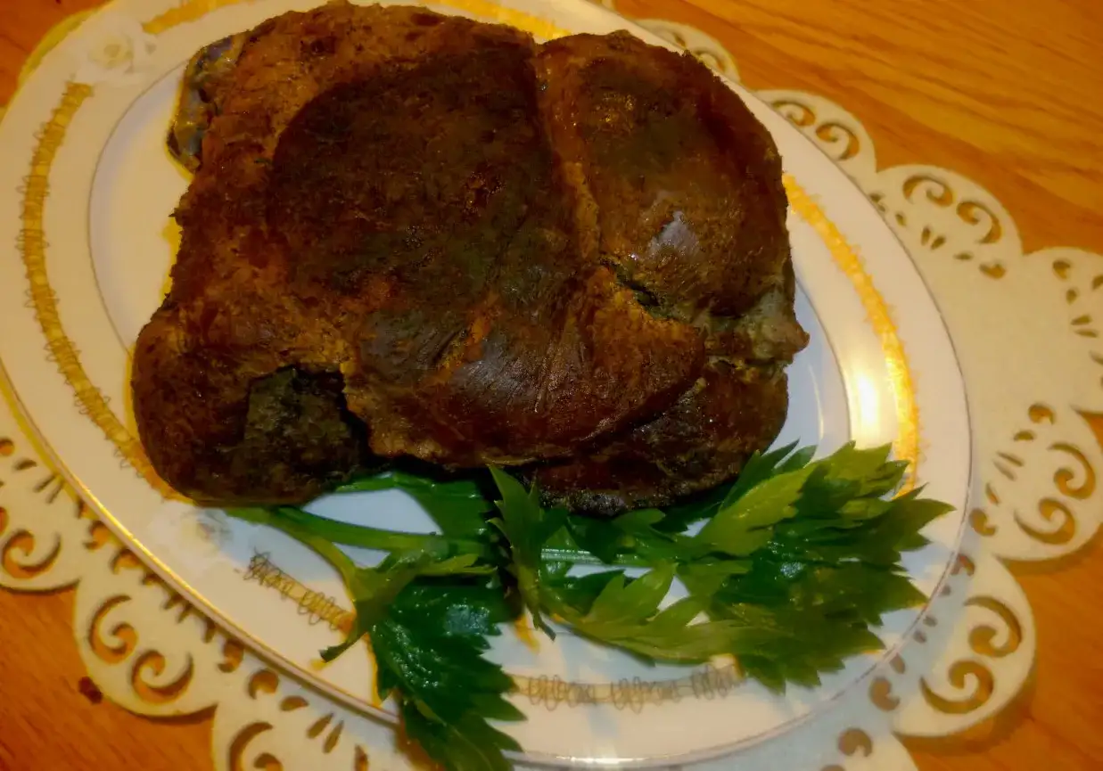 Jak upiec udziec z sarny, aby był soczysty i pełen smaku?