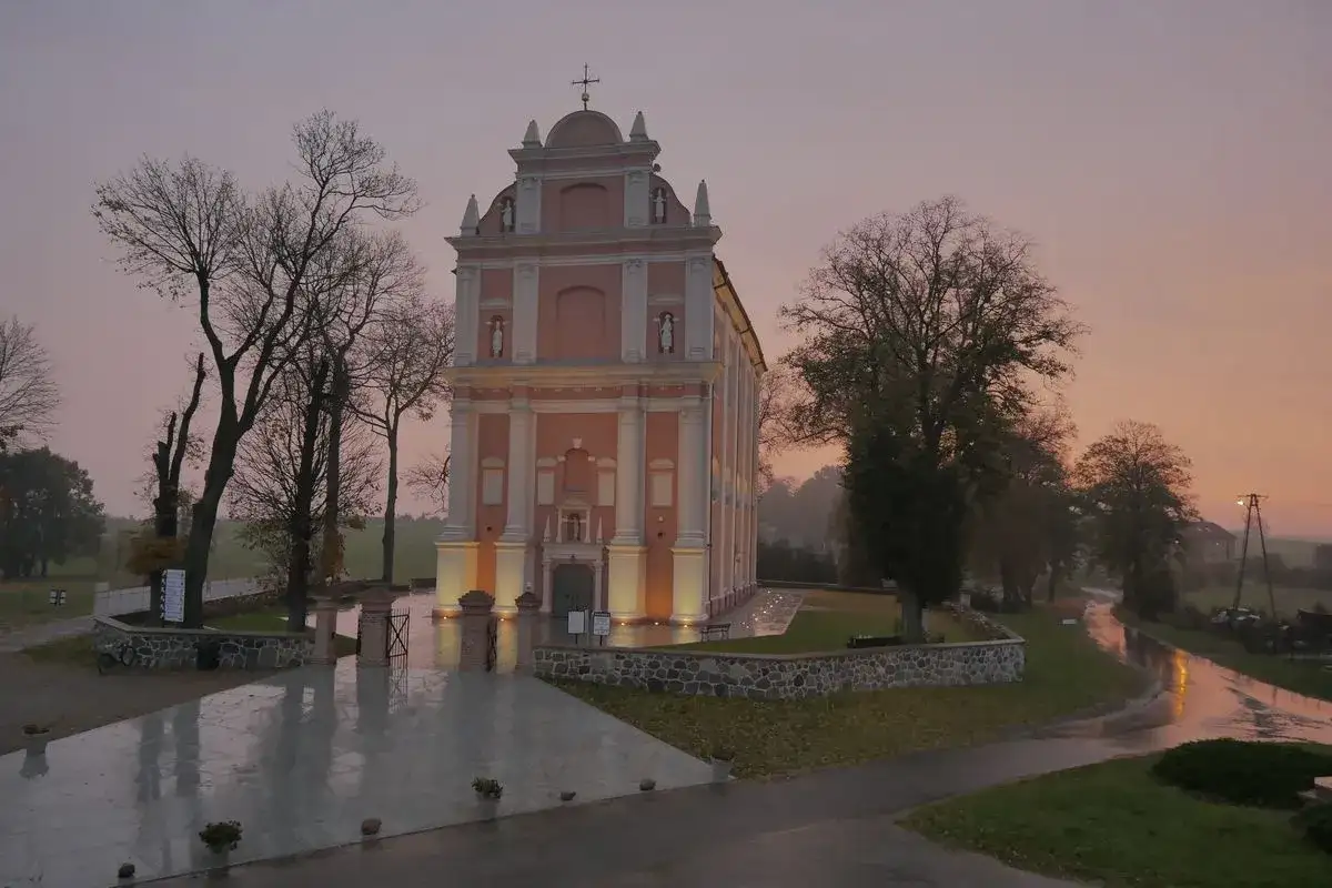 Sanktuarium w Skrzatuszu: historia, cuda i znaczenie dla pielgrzymów
