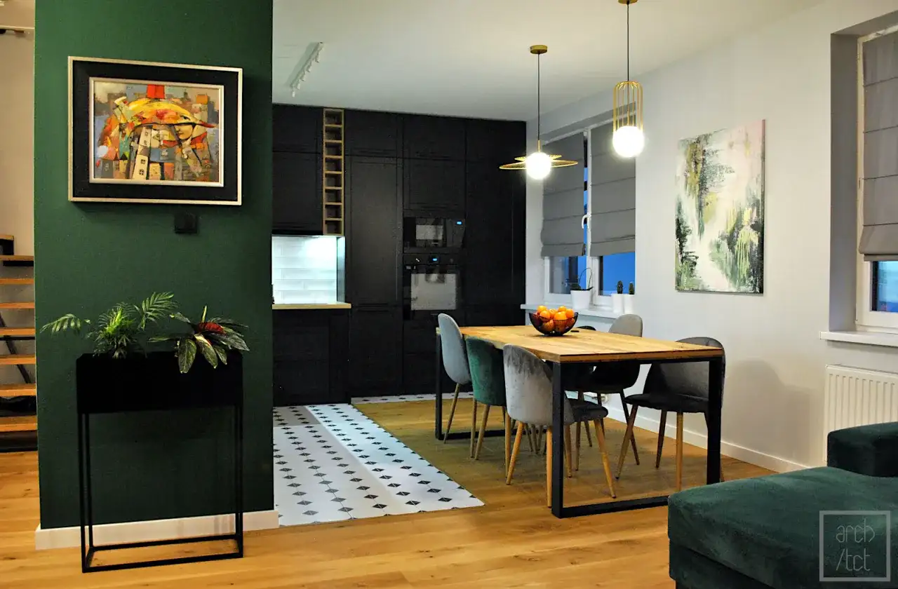 Salon z butelkową zielenią: 10 stylowych połączeń kolorów