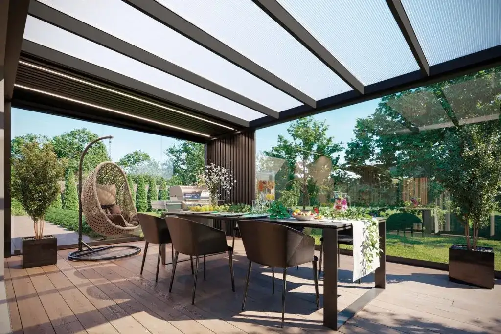 Jak osłonić taras przed słońcem: 8 skutecznych sposobów na upalne dni