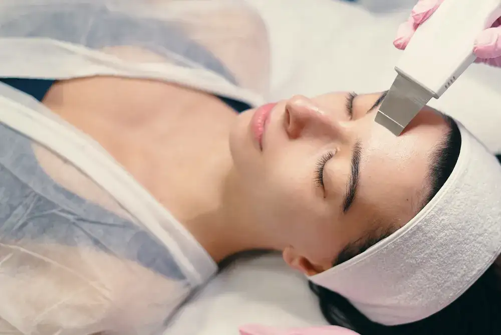 Peeling kawitacyjny ile trwa? Oto co musisz wiedzieć o czasie zabiegu