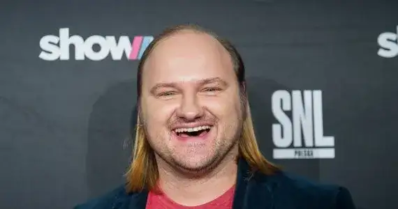 Polscy aktorzy z długimi włosami – kto zasłynął tym wyjątkowym stylem?