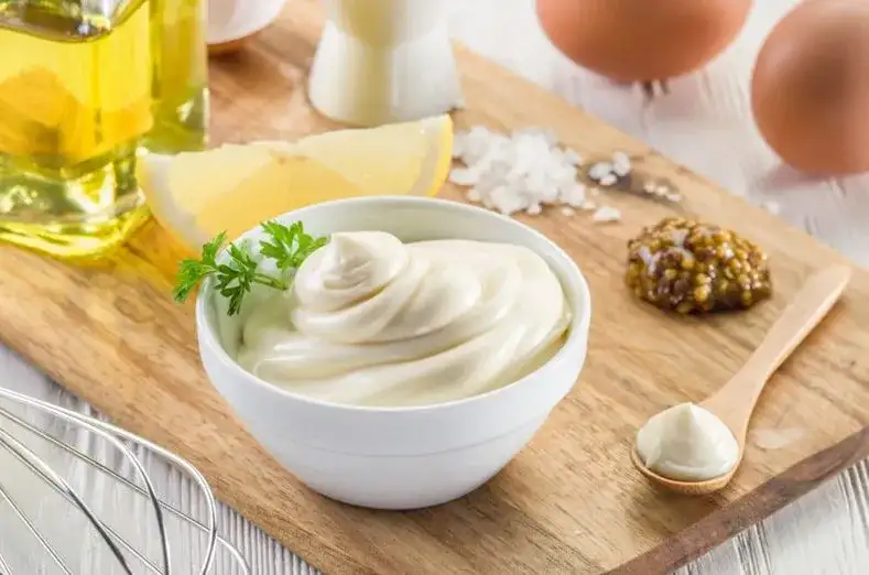 Czy majonez jest zdrowy? Poznaj prawdę o jego wpływie na organizm