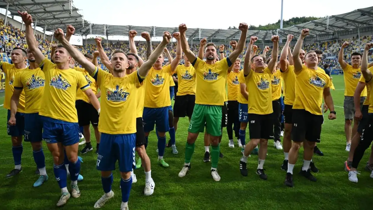 Kto wchodzi do ekstraklasy? Sprawdź, które drużyny mają szansę na awans