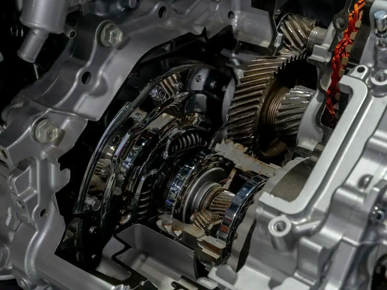 Najważniejsze objawy zepsutej pompy wody w samochodzie, które musisz znać