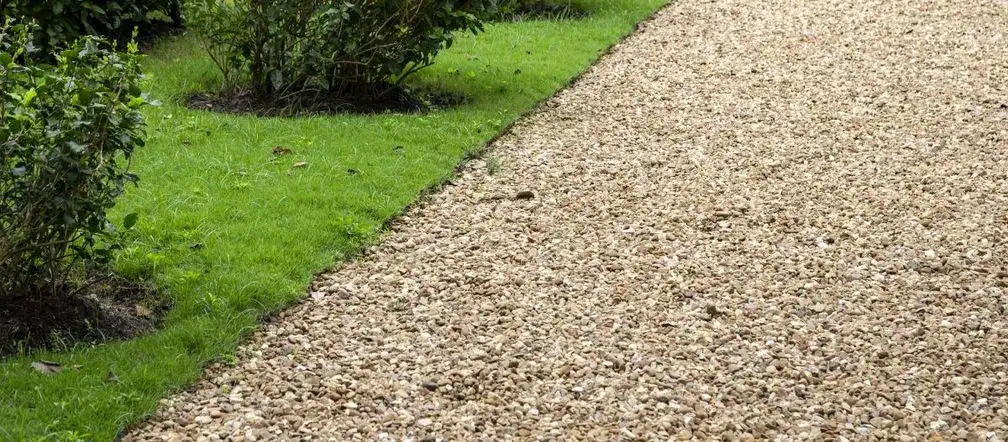 Jaki żwir na ścieżkę? Odkryj najlepsze materiały do ogrodu
