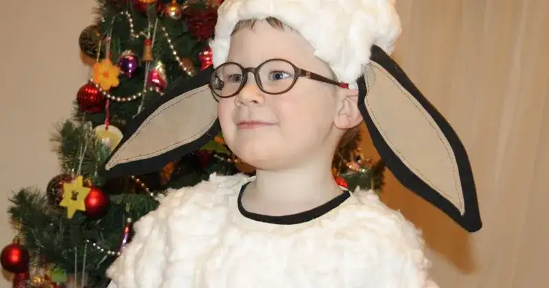 Jak zrobić strój owieczki dla dziecka – łatwy sposób na kreatywną zabawę