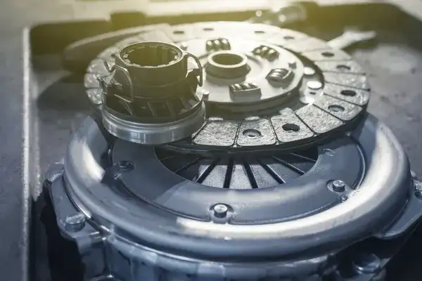 Jak szybko i bezpiecznie odpowietrzyć sprzęgło bez kosztownej naprawy