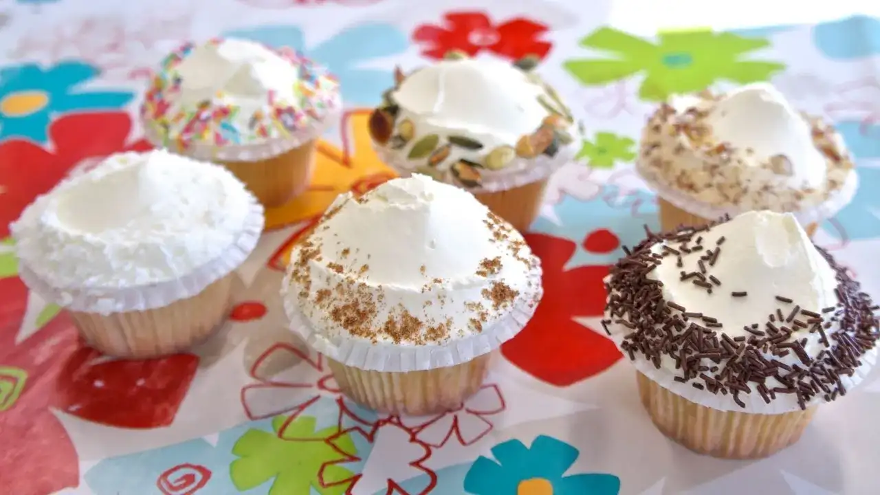 Jak udekorować babeczki bez szprycy? Proste i kreatywne metody