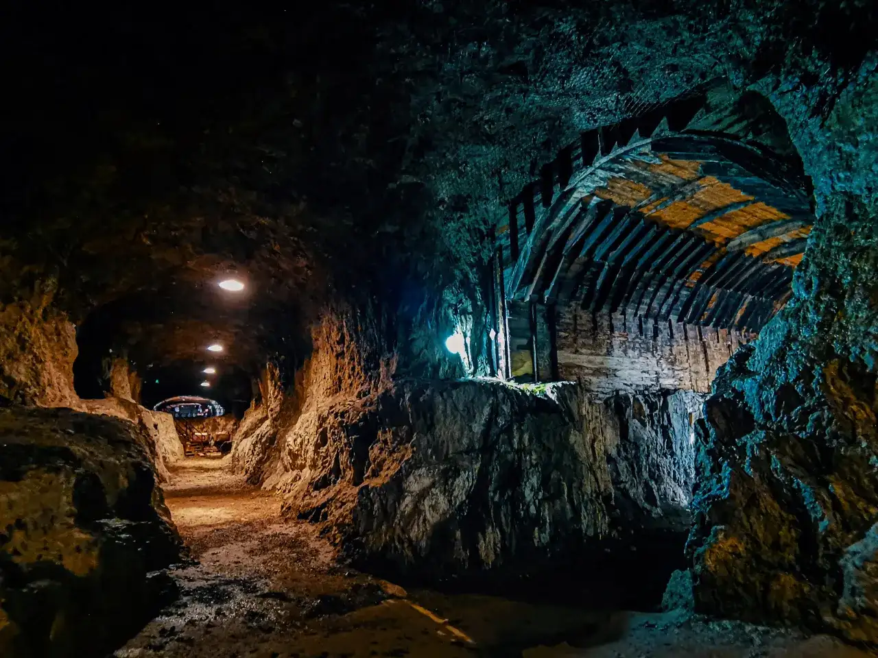 Podziemne Miasto Osówka: tajemnice, które Cię zszokują