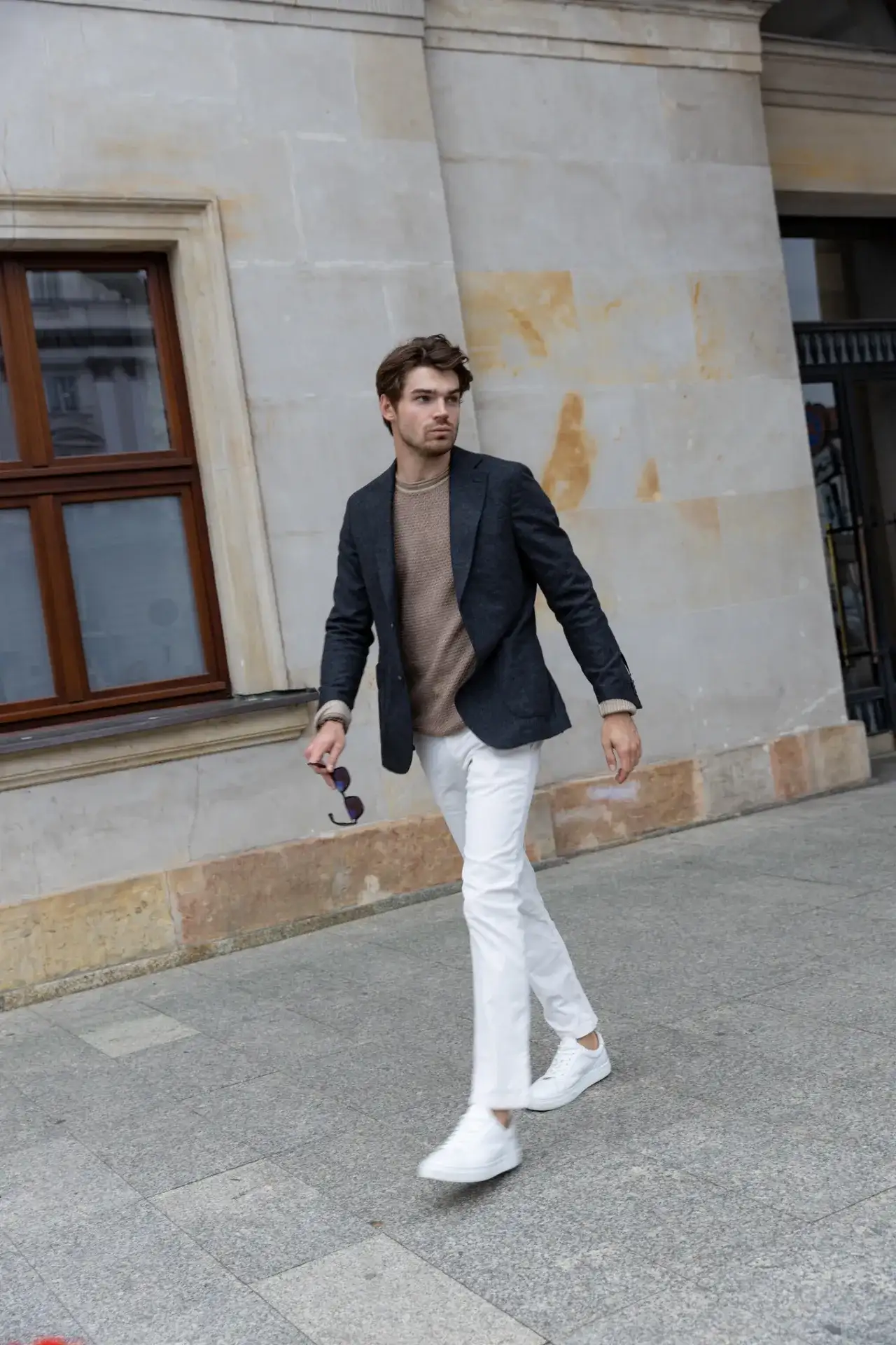 Męskie stylizacje weselne: 7 porad dla eleganckiego pana młodego