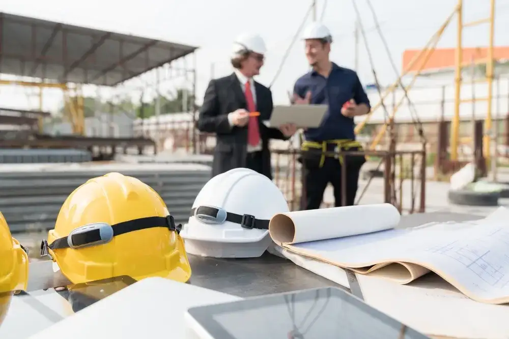 Jak zbudować murek oporowy z prefabrykatów betonowych krok po kroku