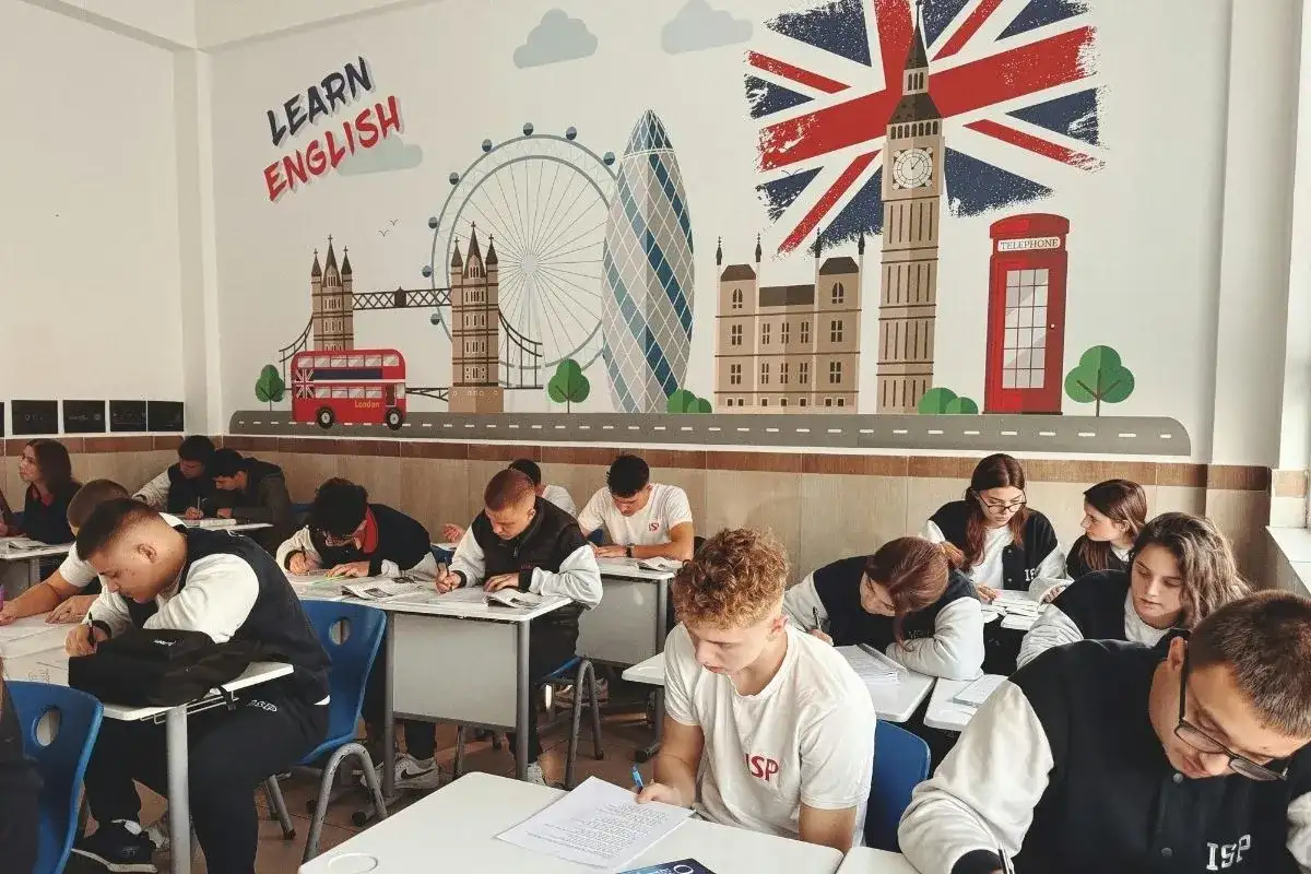 Dlaczego warto zapisać dziecko do szkoły językowej?