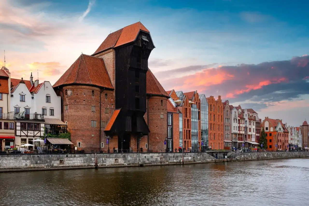 Jak szybko i tanio dojechać na lotnisko w Gdańsku – sprawdzone sposoby