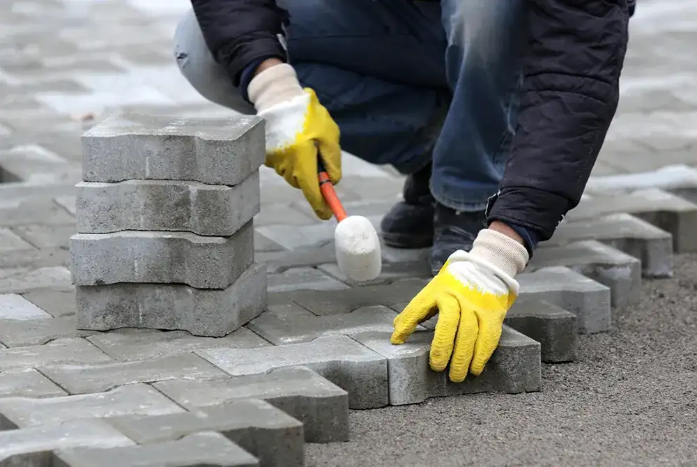 Na czym układać kostkę brukową? Kluczowe materiały i techniki