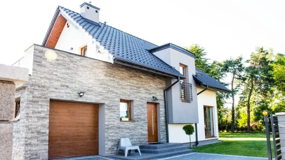 Jaką elewację dobrać do okien orzech: 8 sprawdzonych zestawień w 2025