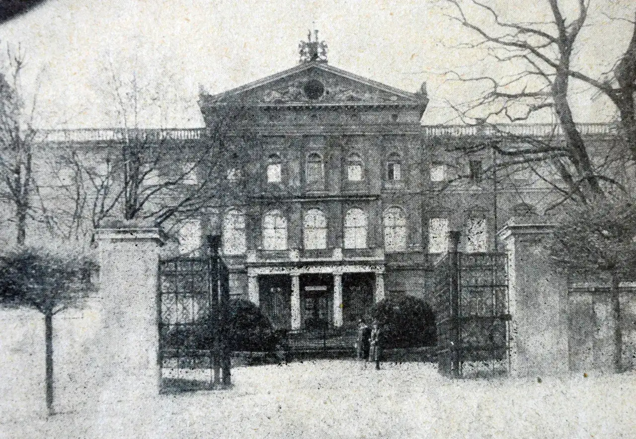 Ruiny pałacu w Sławikowie: Historia, Zniszczenia i Tajemnice