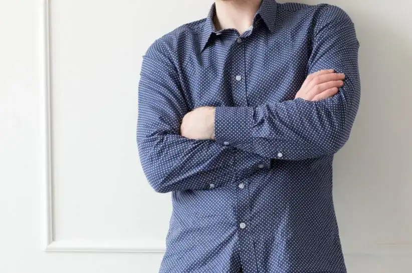 Jaki krawat do koszuli w kropki: unikaj faux pas modowych