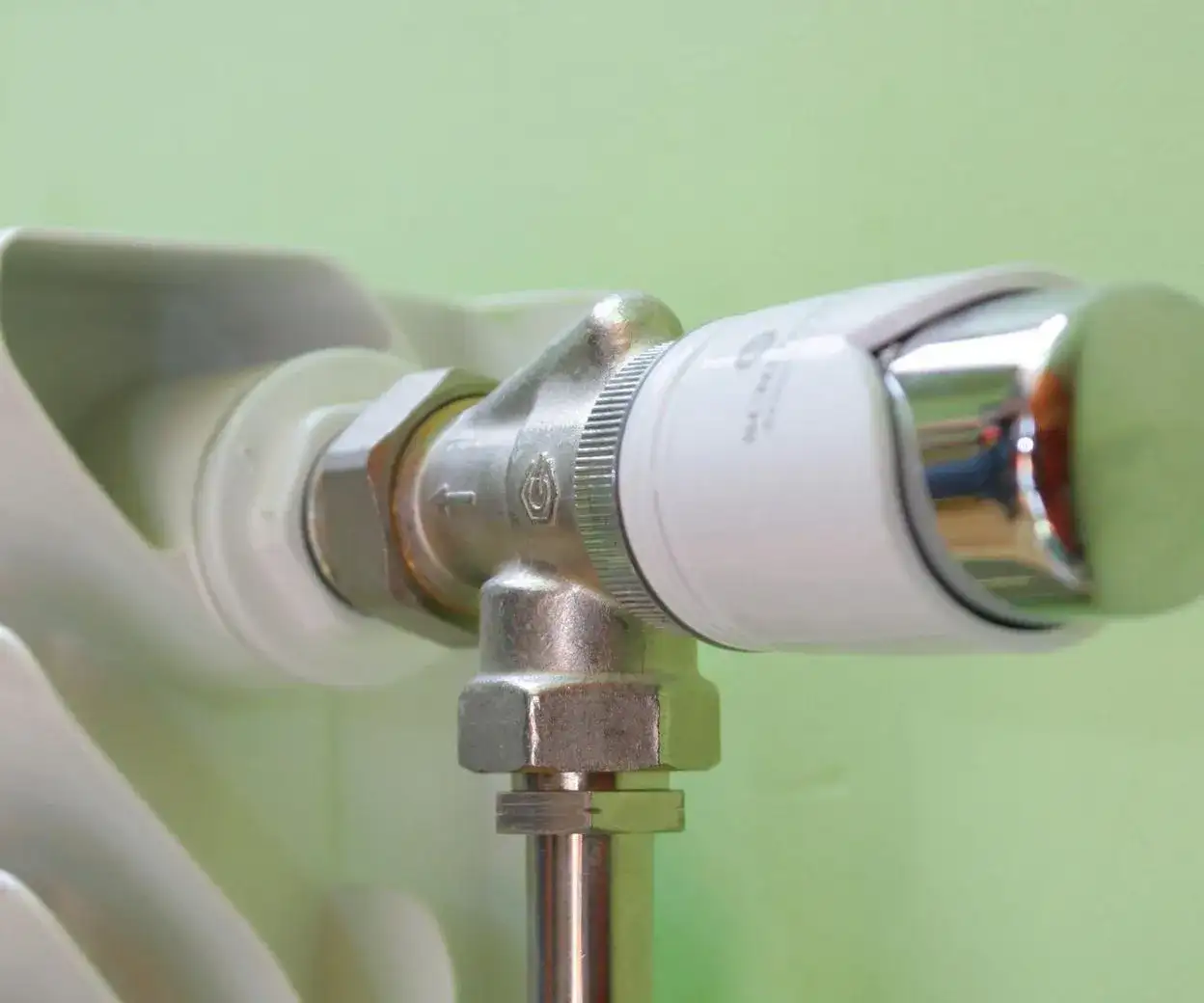 Jak zdjąć termostat z grzejnika i uniknąć niepotrzebnych problemów