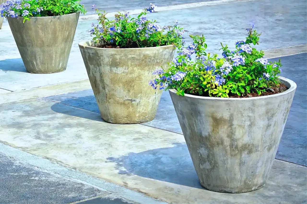 Jasne instrukcje jak zrobić donice ogrodowe betonowe krok po kroku