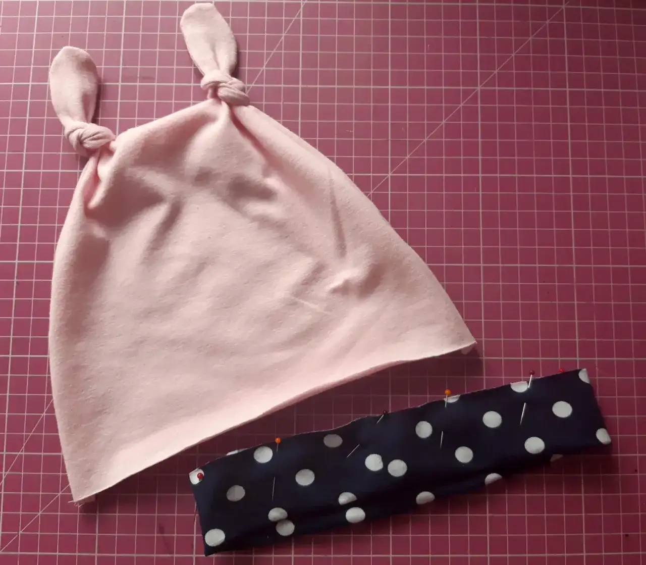 Jak uszyć czapkę dziecięcą krok po kroku – prosty poradnik dla początkujących