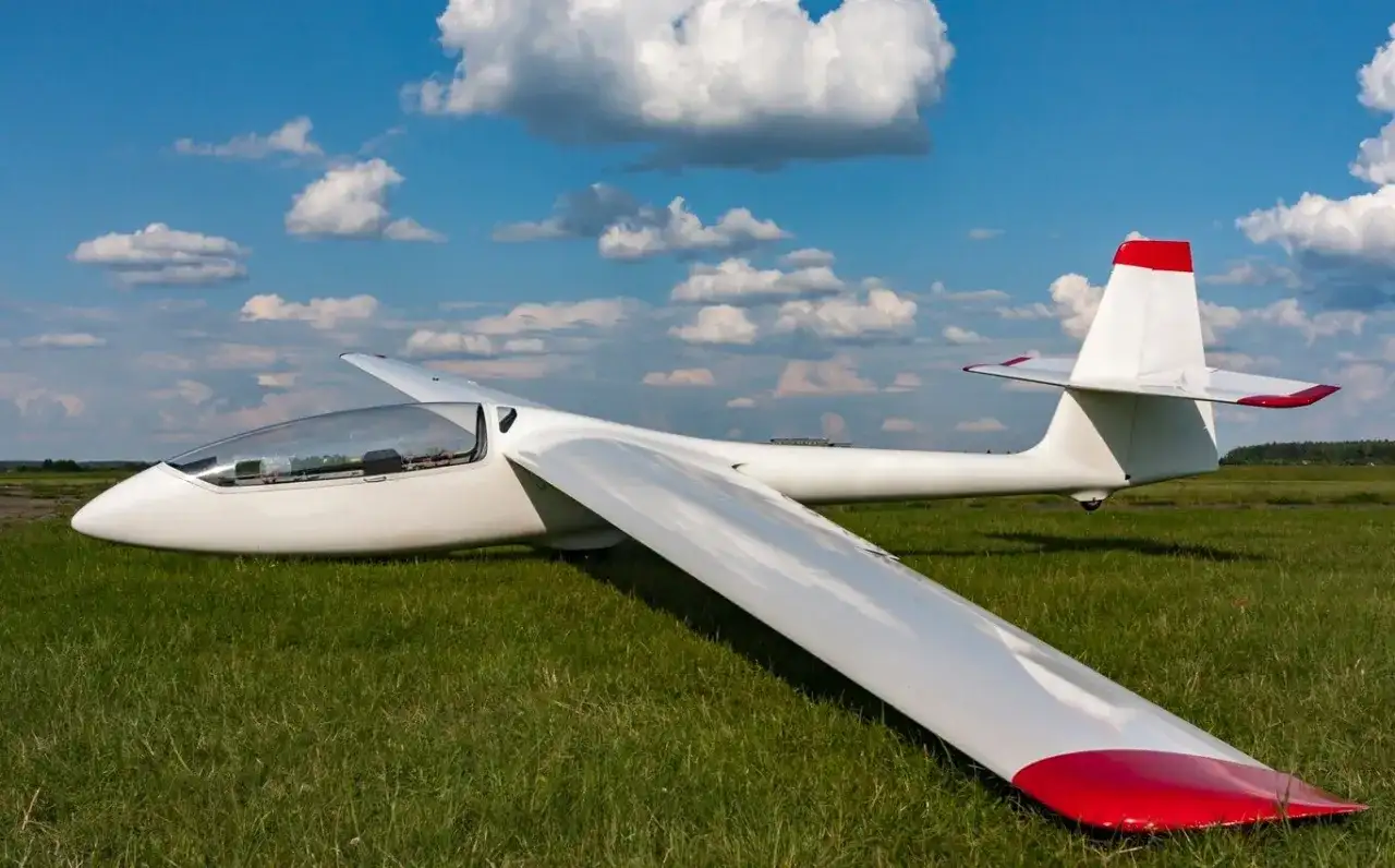 Ile kosztuje lot szybowcem? Ceny i czynniki wpływające na koszt
