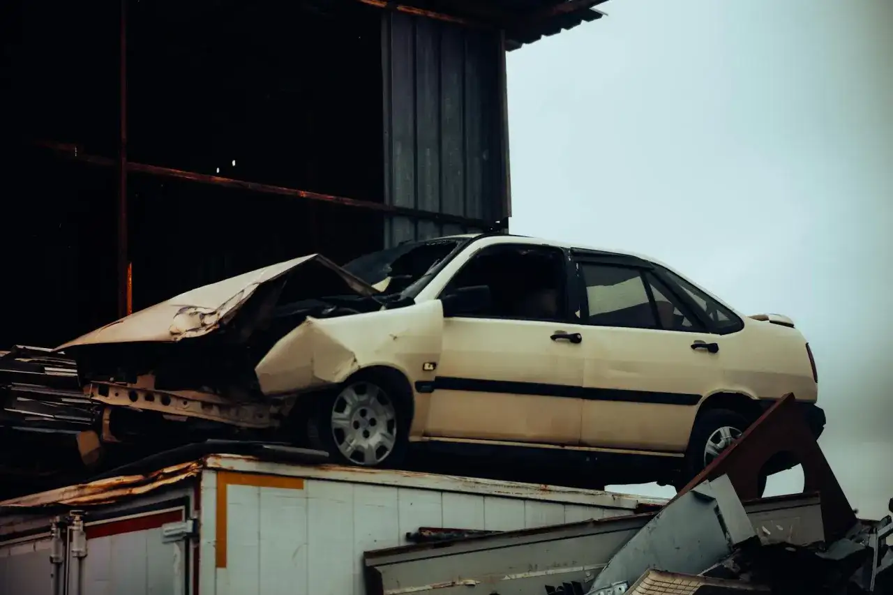 Efektywne zarządzanie odpadami w branży automotive – recykling metali, plastików i elektroniki