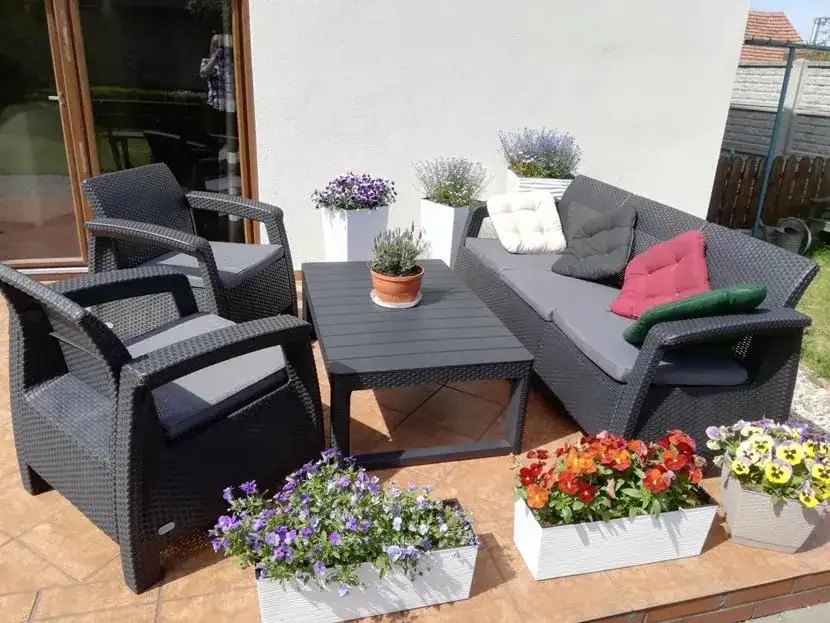 Co na taras niezadaszony: jak stworzyć komfortową przestrzeń na zewnątrz